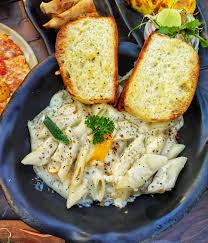 White Sauce Pasta with Garlic Bread